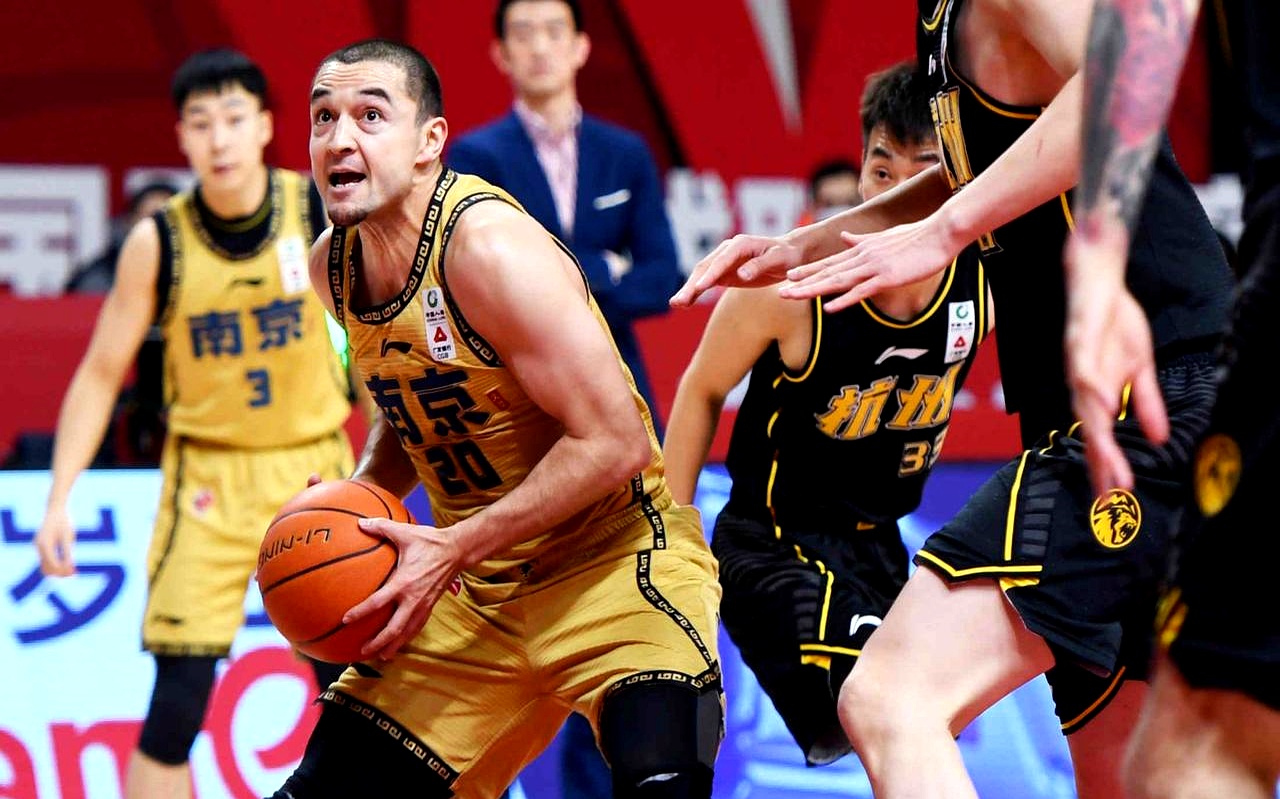 关于集结日体能课后，托特纳姆迎来里程碑备战CBA常规赛，引发热议，纪律约束更严格的信息