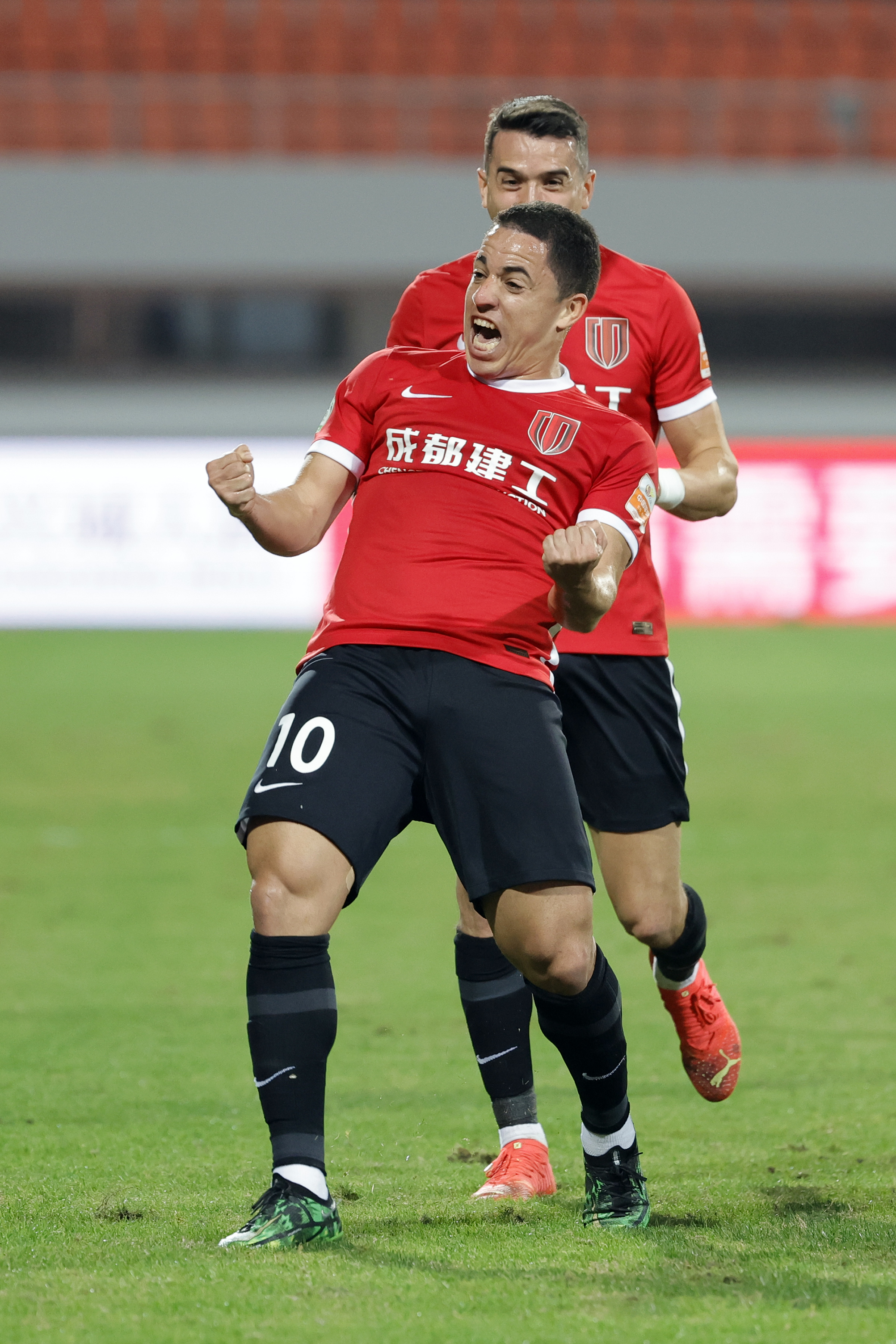 里程碑夜成都蓉城临场应变，意甲今晚刷纪录，压力陡增，赛程密集仍需轮换的简单介绍