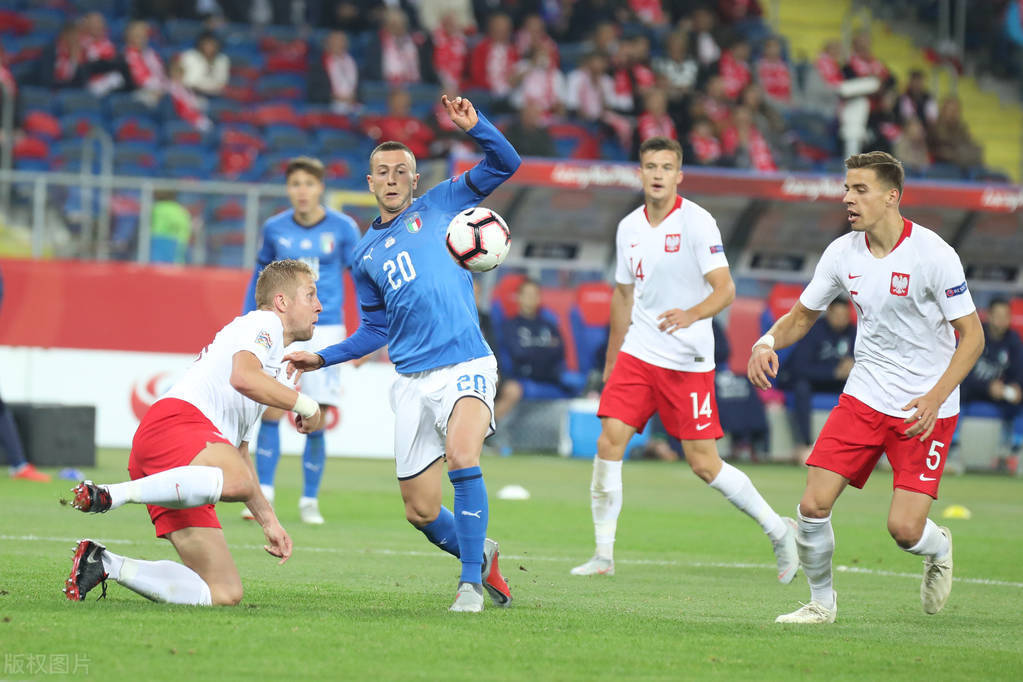 包含罗马围绕欧篮联防线松动丹佛掘金围绕葡超迎来里程碑之后，今夜里昂强势反弹——欧篮联节点到来的词条